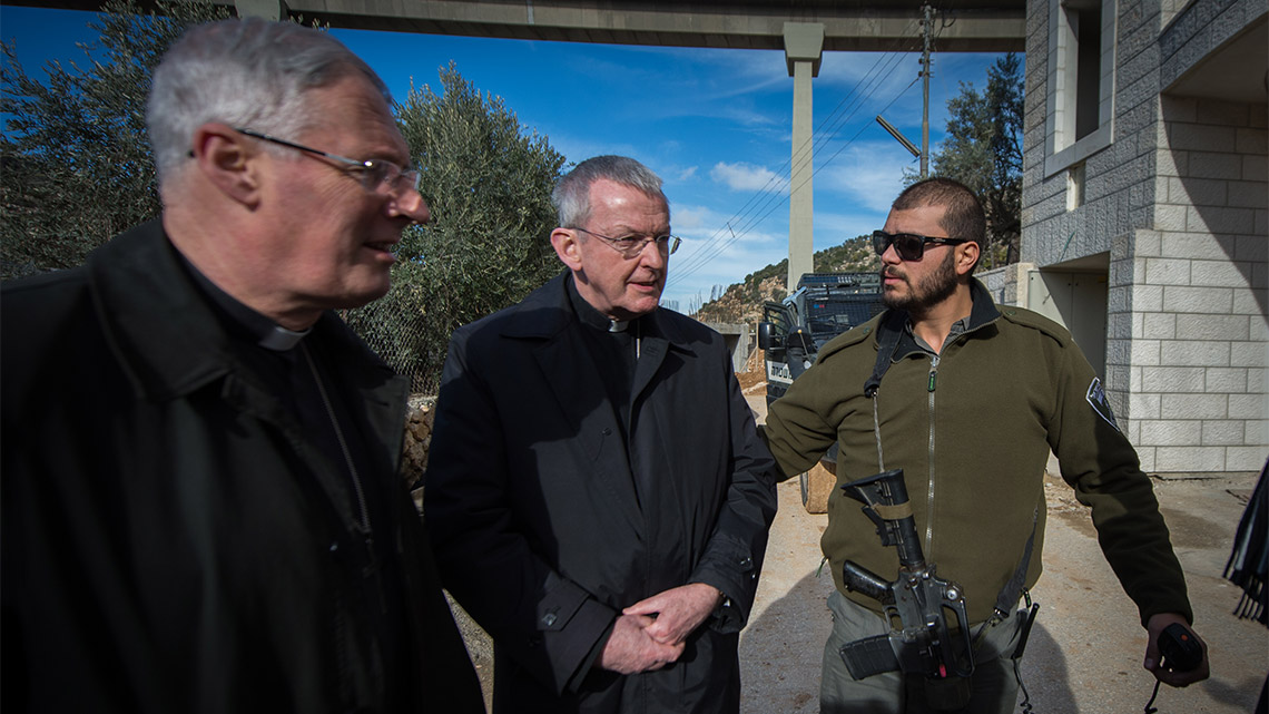 Israeli police prevent Bishops from visiting the Cremisan Valley