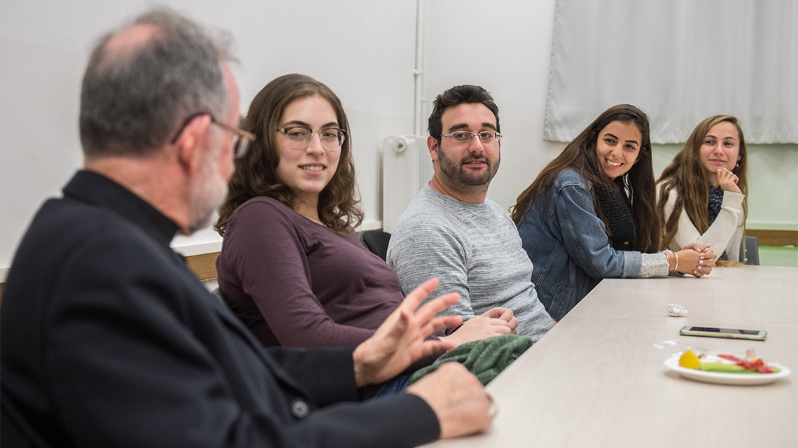 Bishops meet with students at Jerusalem’s Hebrew University